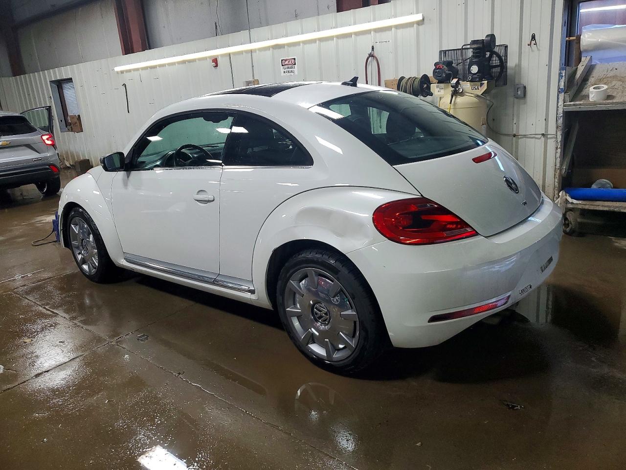 2014 VOLKSWAGEN BEETLE photo 2