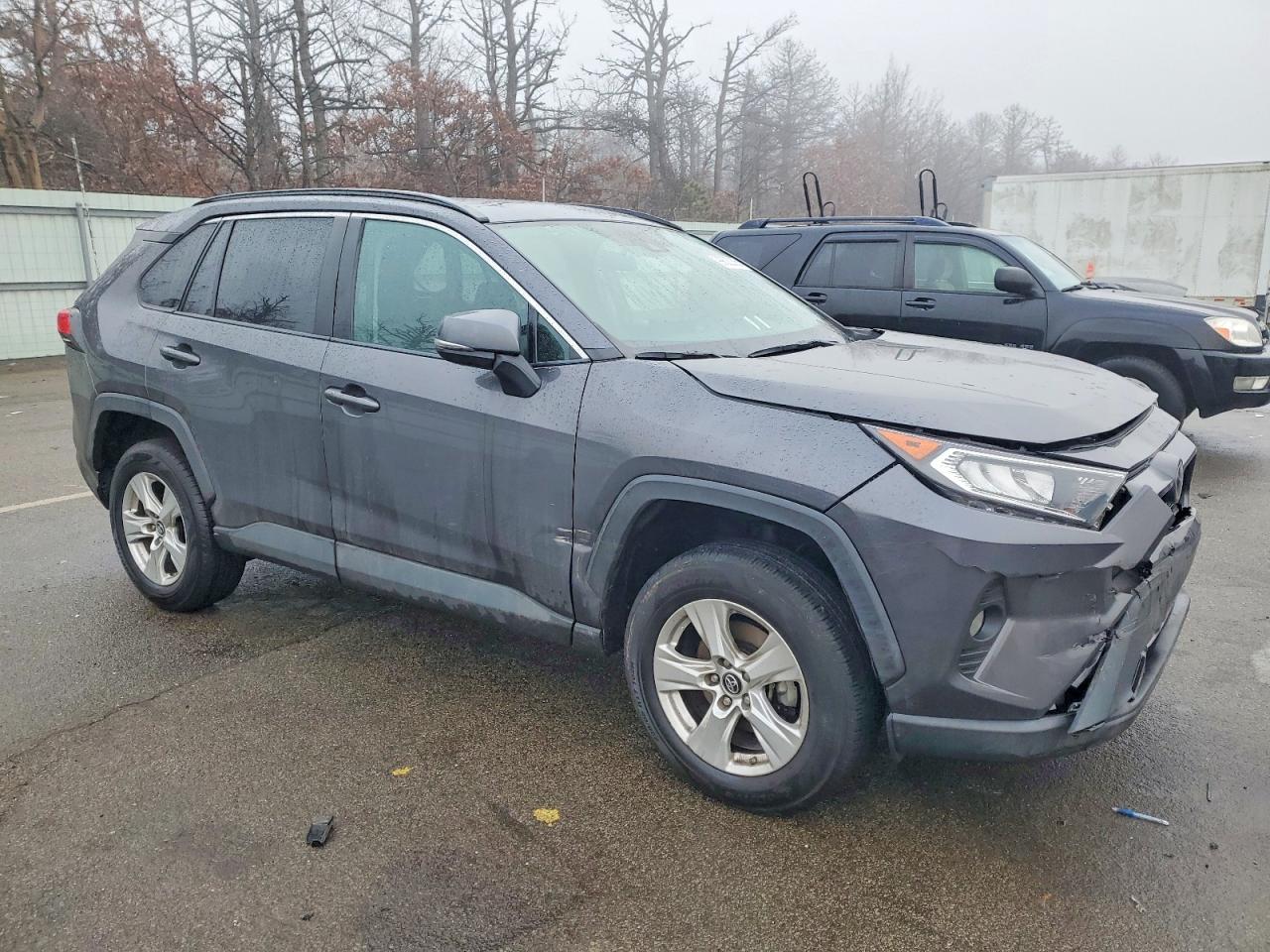 2019 TOYOTA RAV4 XLE photo 4