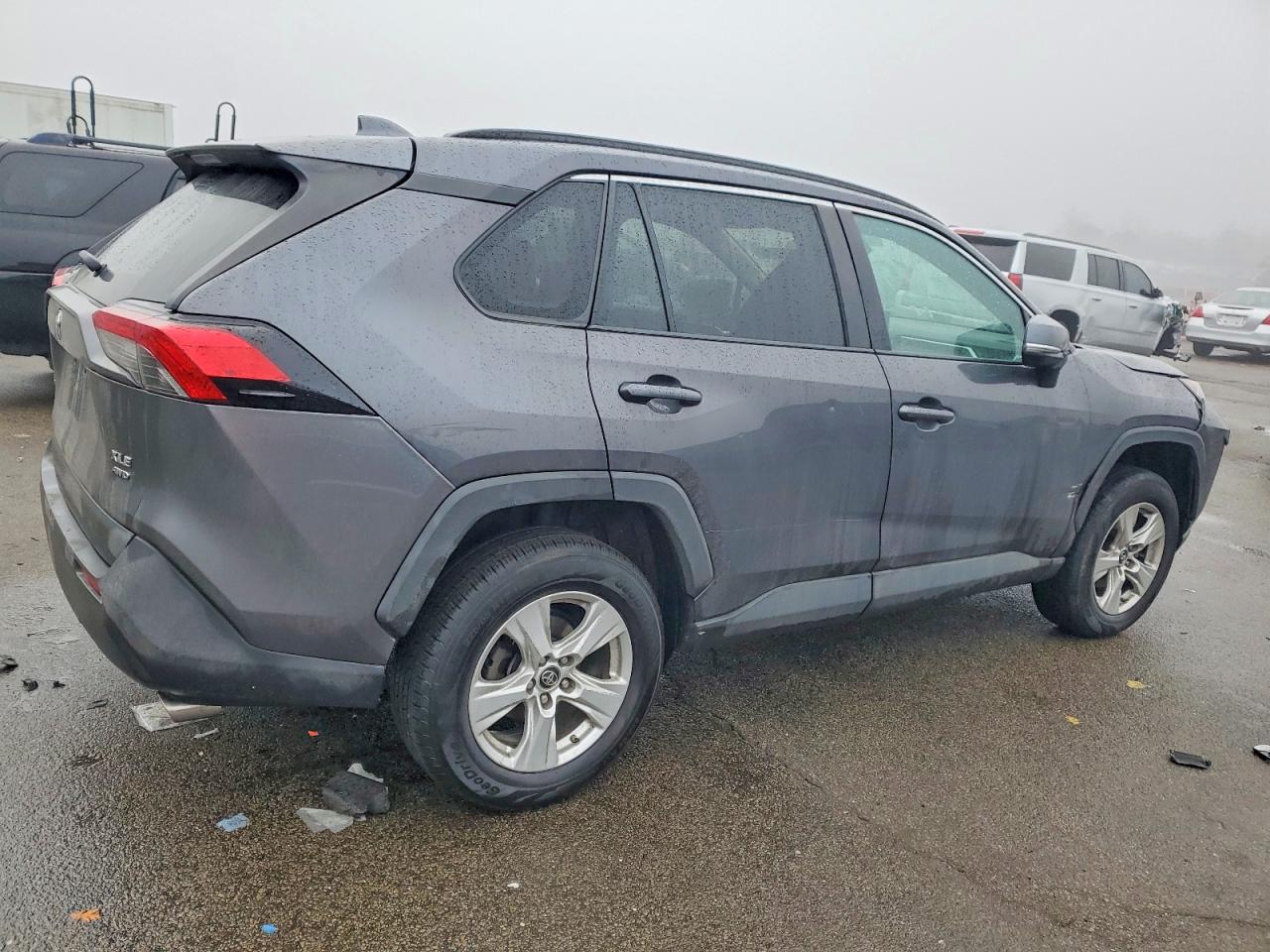 2019 TOYOTA RAV4 XLE photo 3
