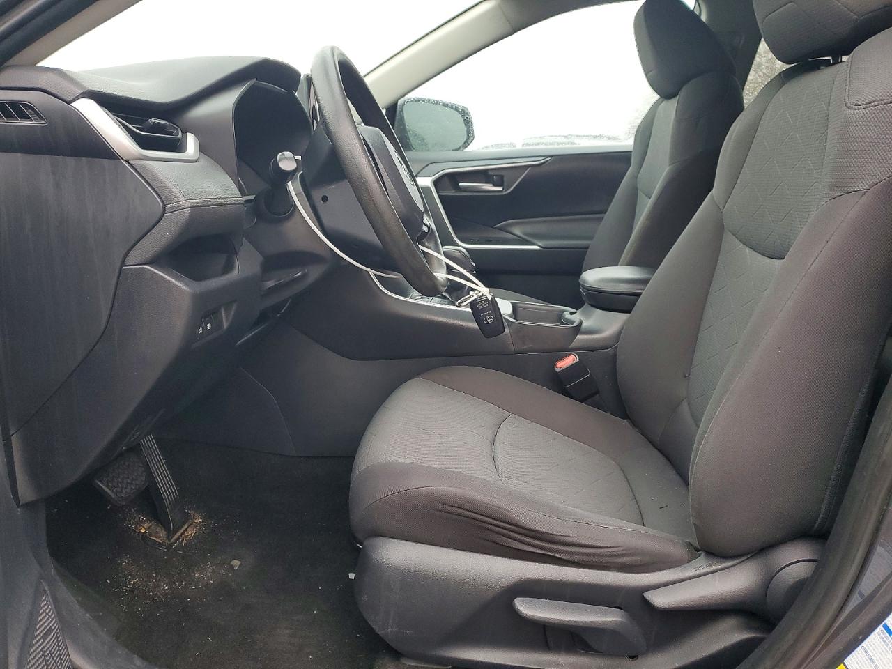 2019 TOYOTA RAV4 XLE photo 7