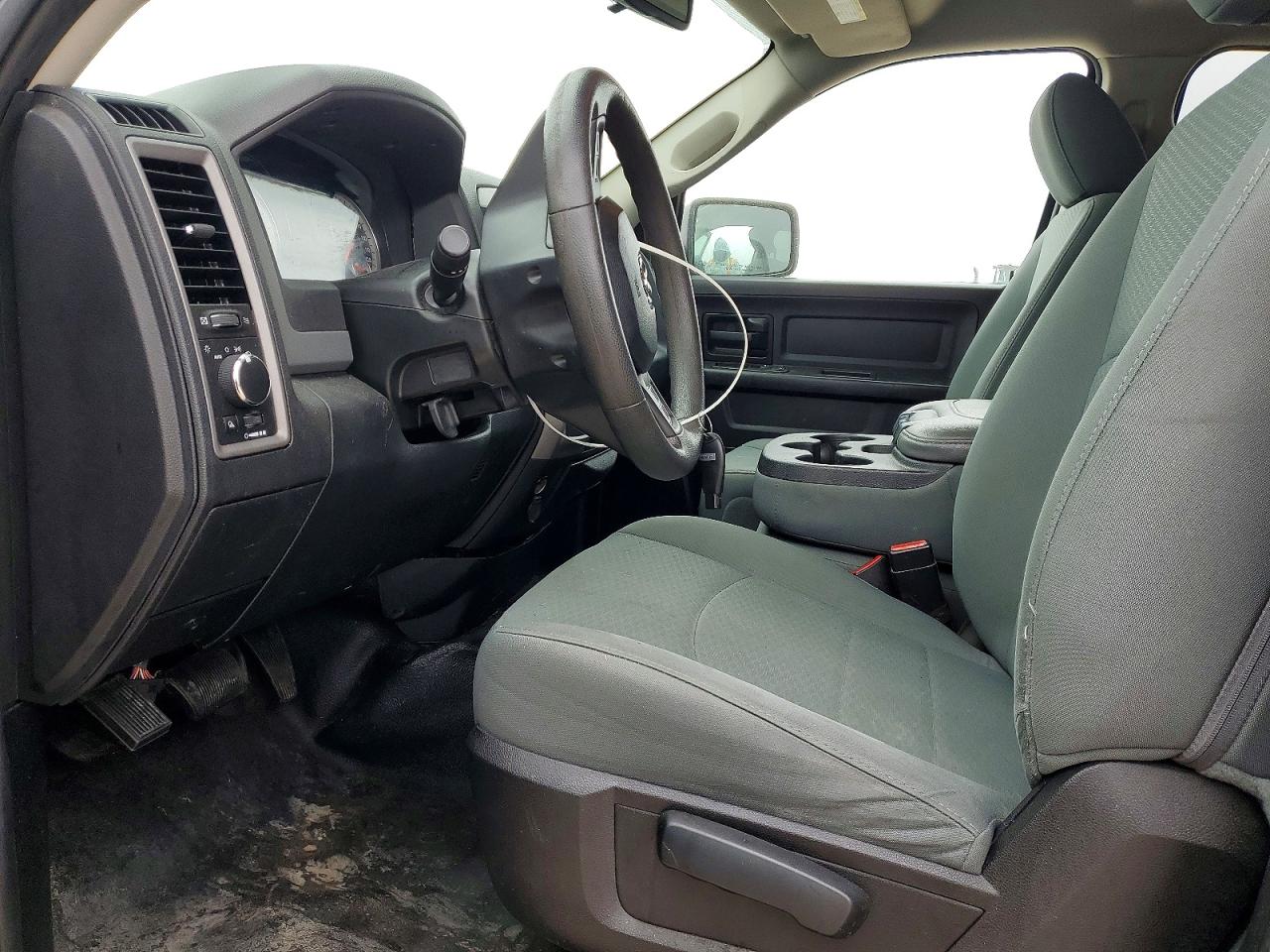 2016 RAM 1500 ST photo 7
