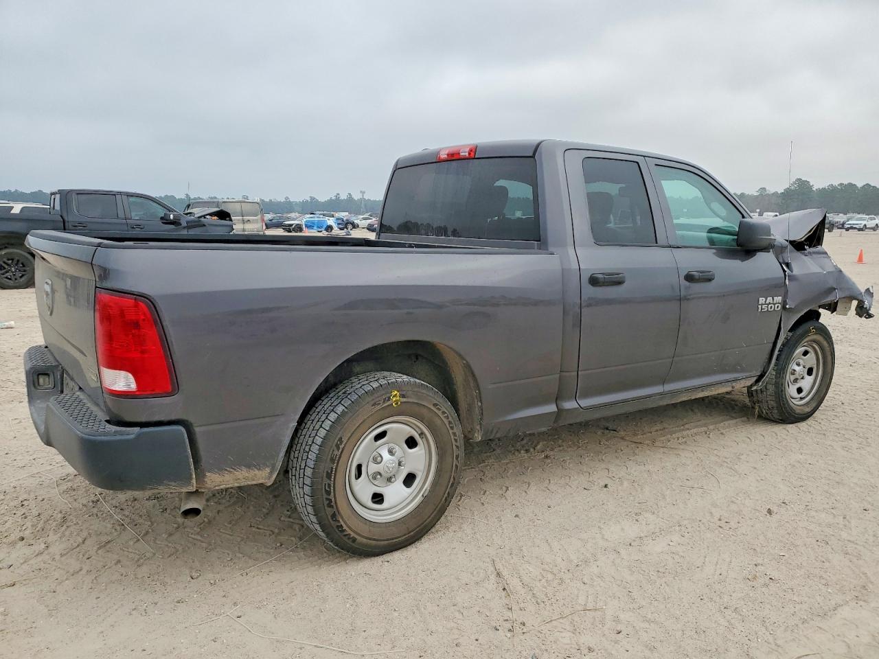 2016 RAM 1500 ST photo 3