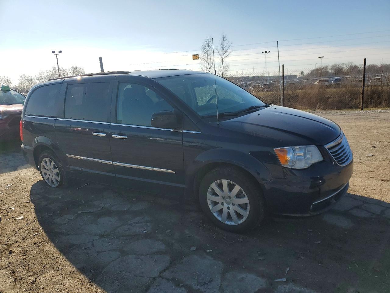2015 CHRYSLER TOWN & COUNTRY TOURING photo 4