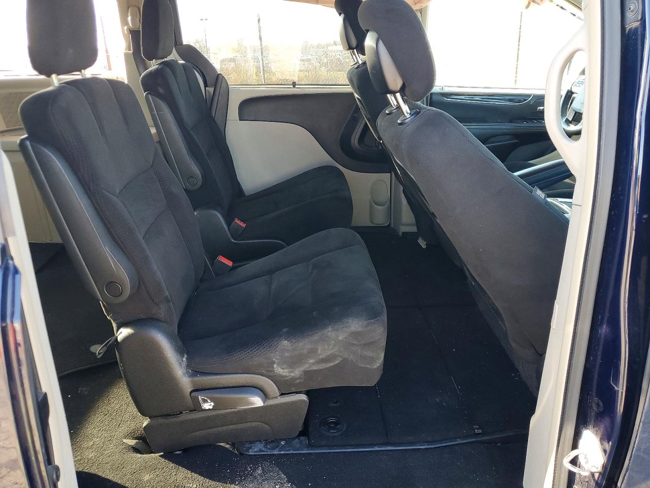 2015 CHRYSLER TOWN & COUNTRY TOURING photo 11