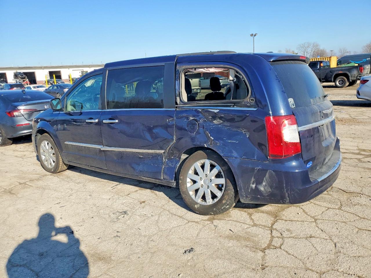 2015 CHRYSLER TOWN & COUNTRY TOURING photo 2