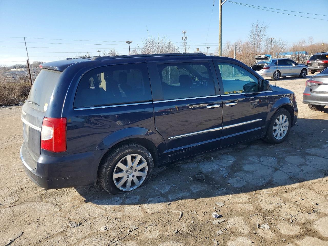 2015 CHRYSLER TOWN & COUNTRY TOURING photo 3