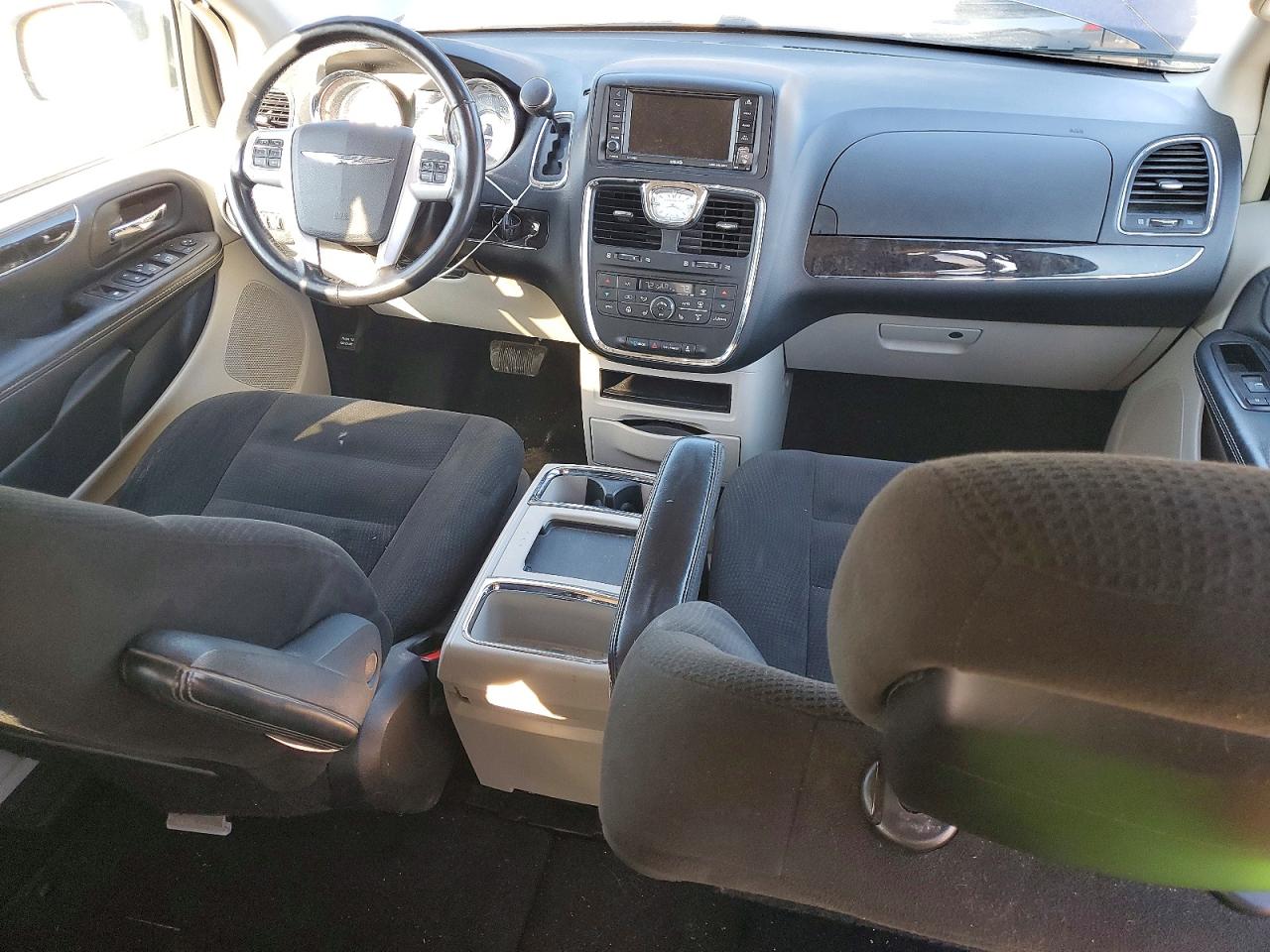 2015 CHRYSLER TOWN & COUNTRY TOURING photo 8