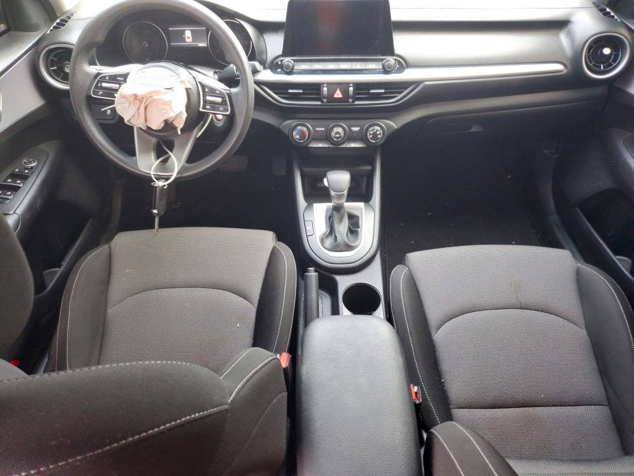 2024 KIA FORTE LX photo 8