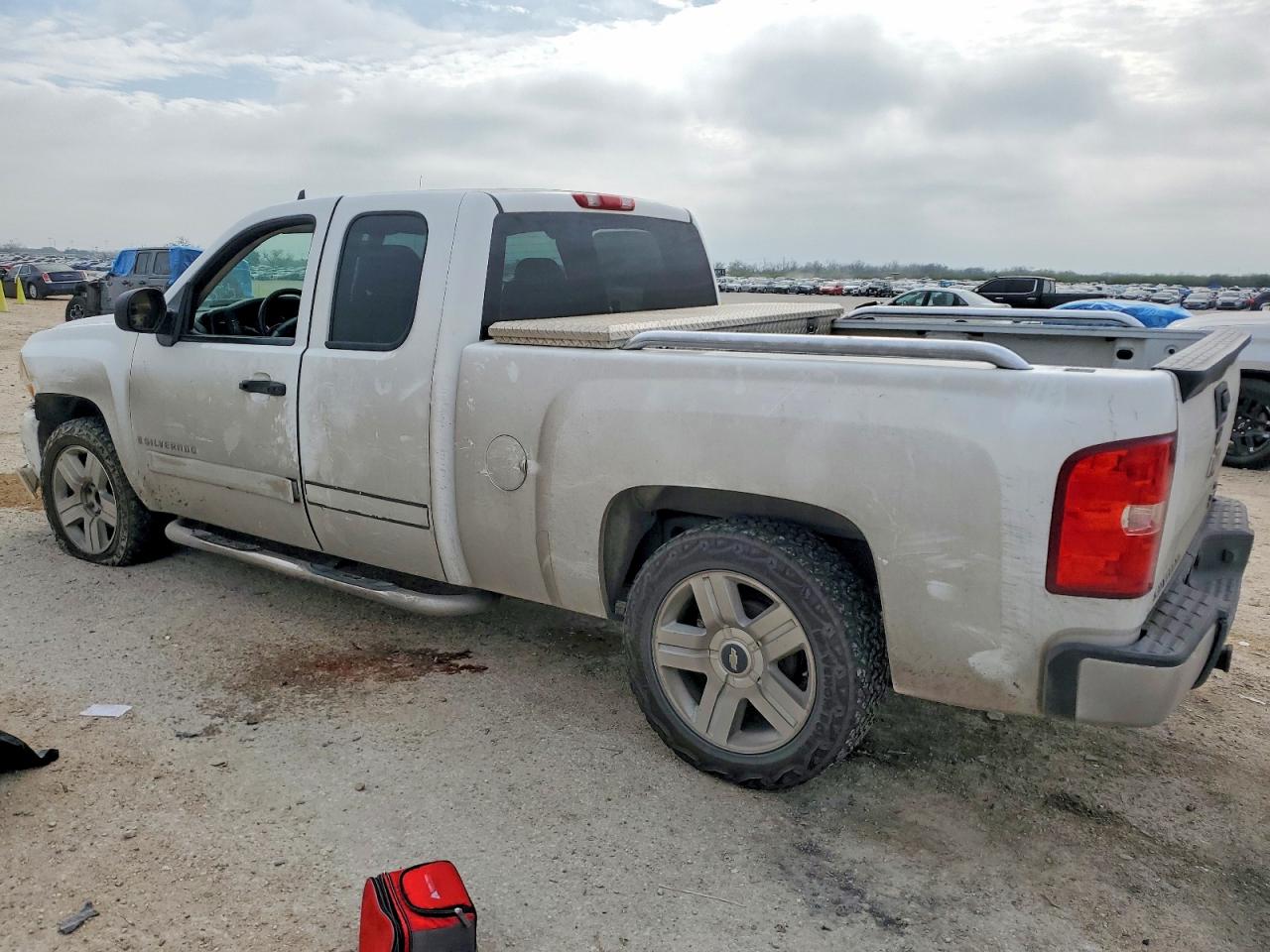 2007 CHEVROLET SILVERADO C1500 photo 2