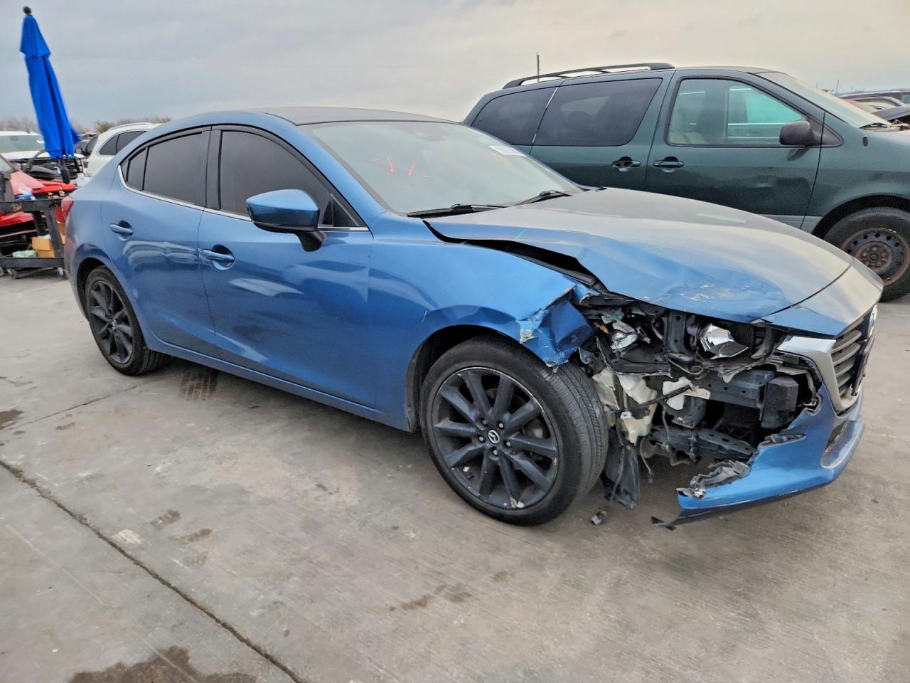 2017 MAZDA 3 TOURING photo 4