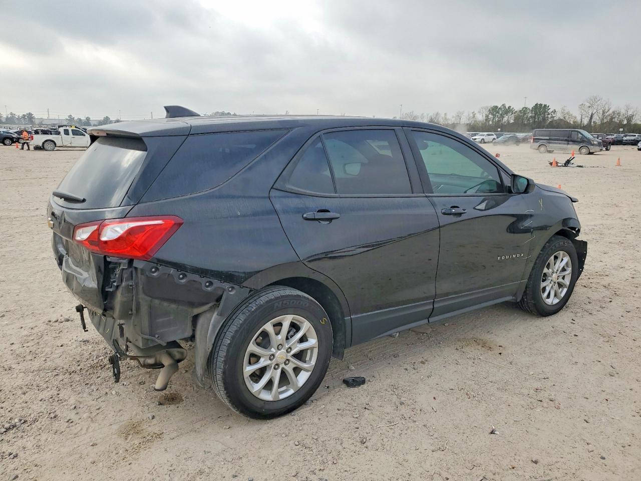 2021 CHEVROLET EQUINOX LS photo 3