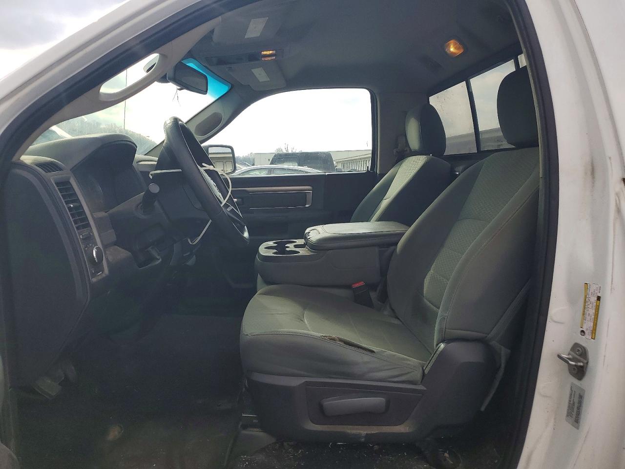 2016 RAM 1500 ST photo 7
