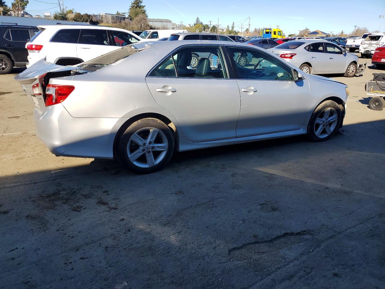 2013 TOYOTA CAMRY photo 3