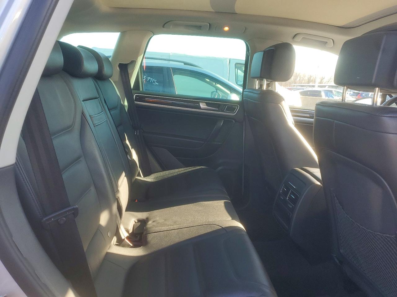 2014 VOLKSWAGEN TOUAREG V6 photo 21