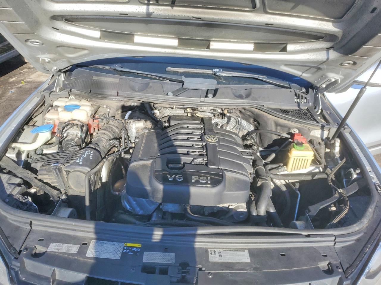 2014 VOLKSWAGEN TOUAREG V6 photo 23