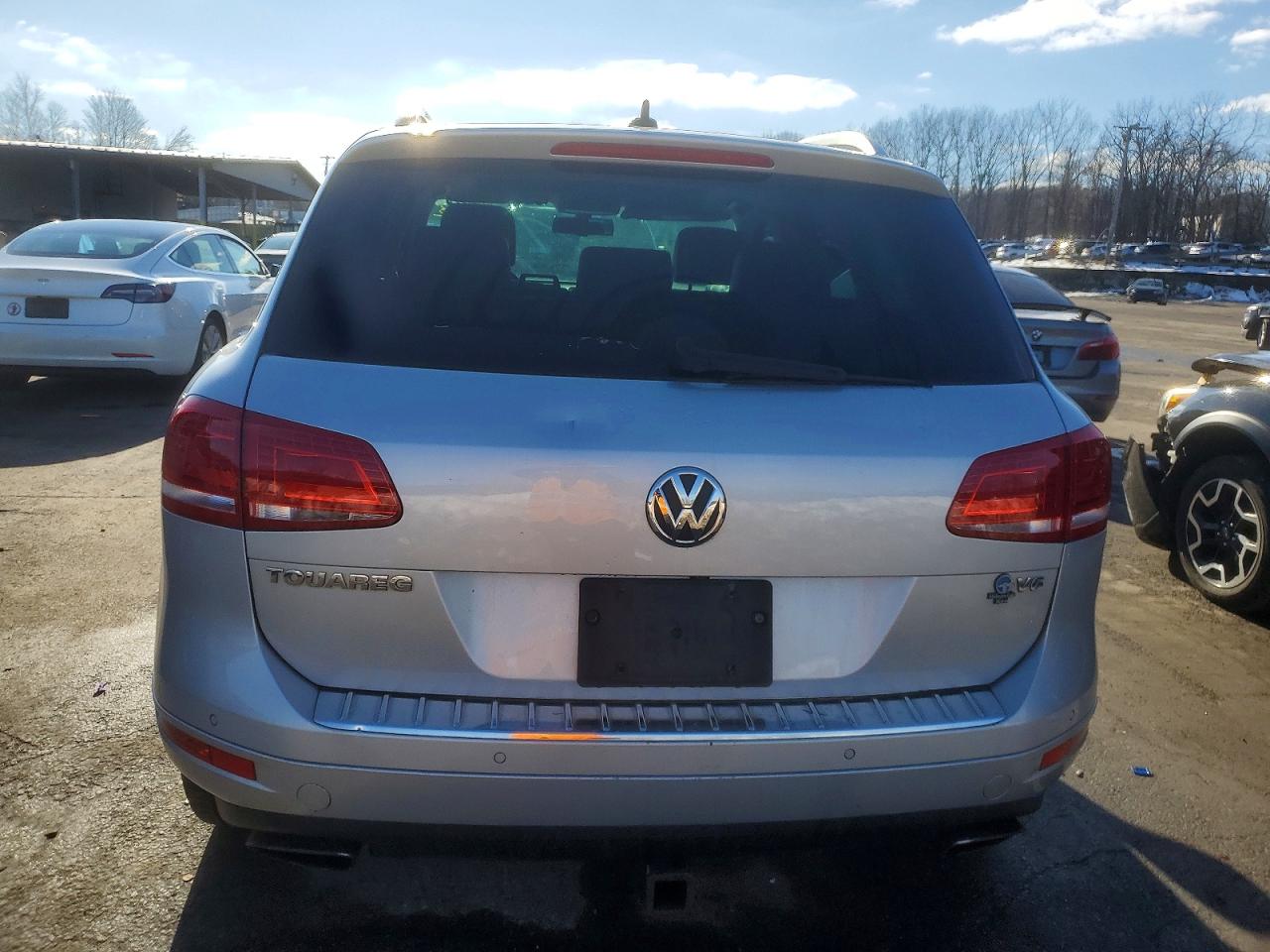 2014 VOLKSWAGEN TOUAREG V6 photo 11