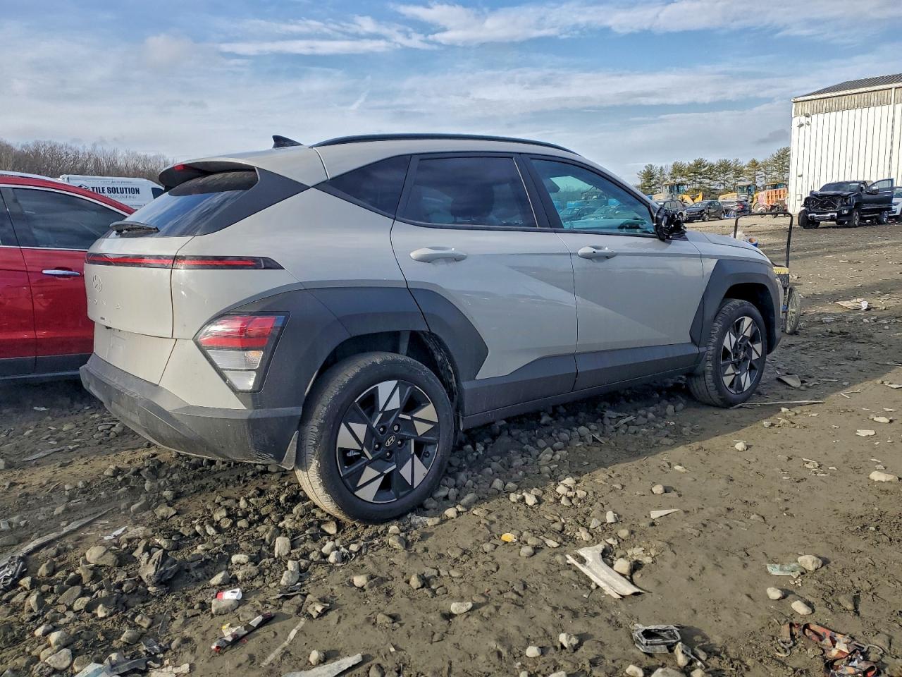 2025 HYUNDAI KONA SEL photo 3