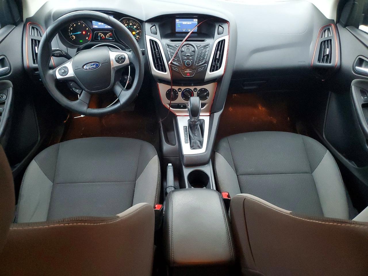 2014 FORD FOCUS SE photo 8