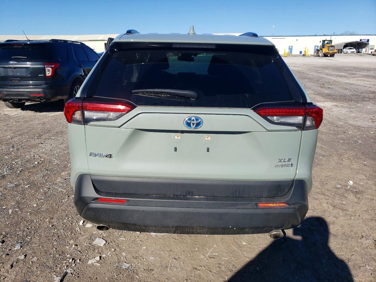 2019 TOYOTA RAV4 XLE photo 6