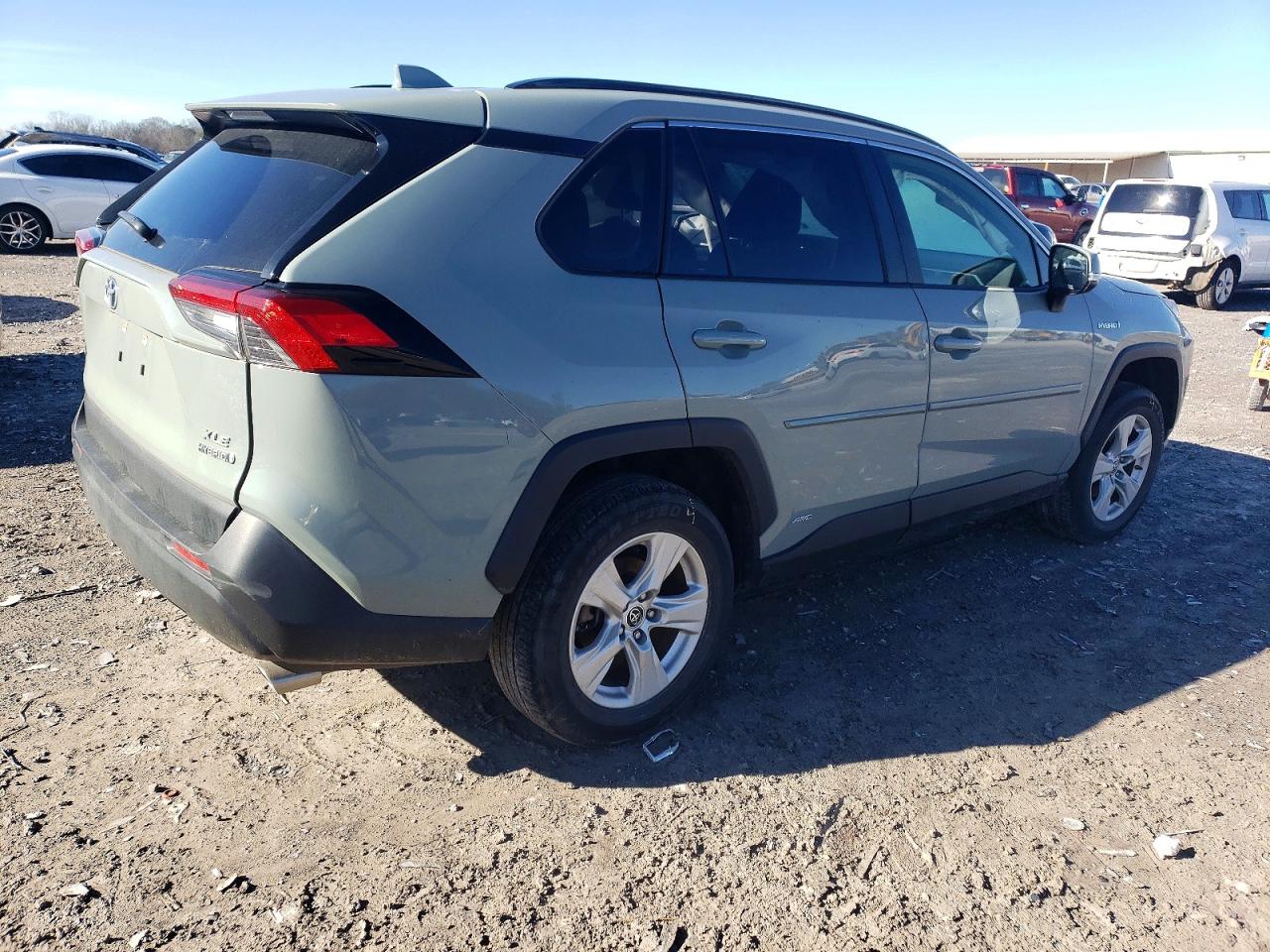 2019 TOYOTA RAV4 XLE photo 3