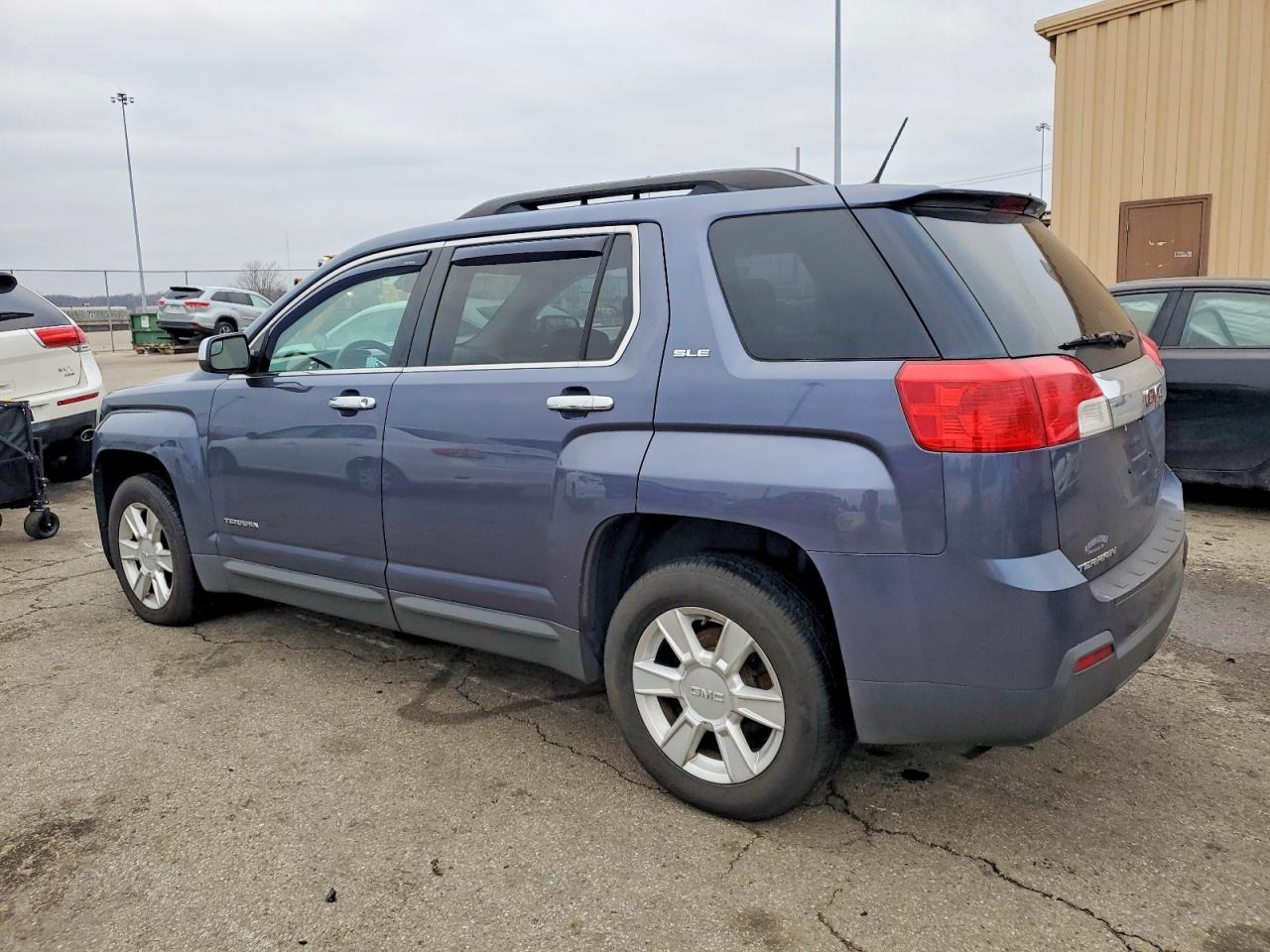 2013 GMC TERRAIN SLE photo 4