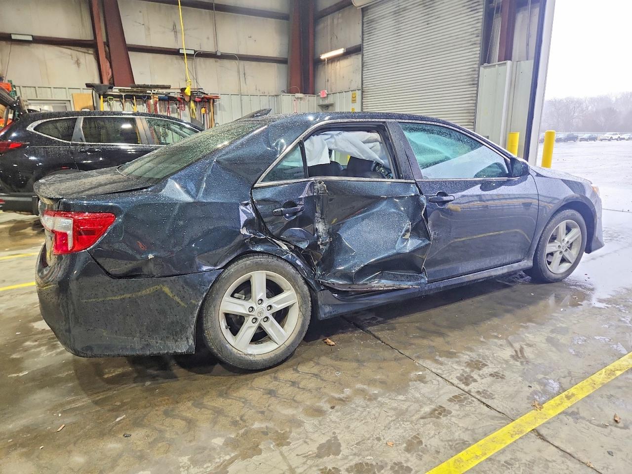 2013 TOYOTA CAMRY L photo 7