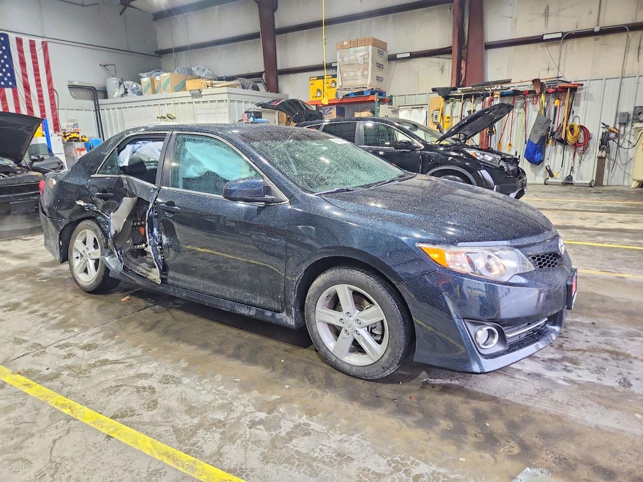 2013 TOYOTA CAMRY L photo 10