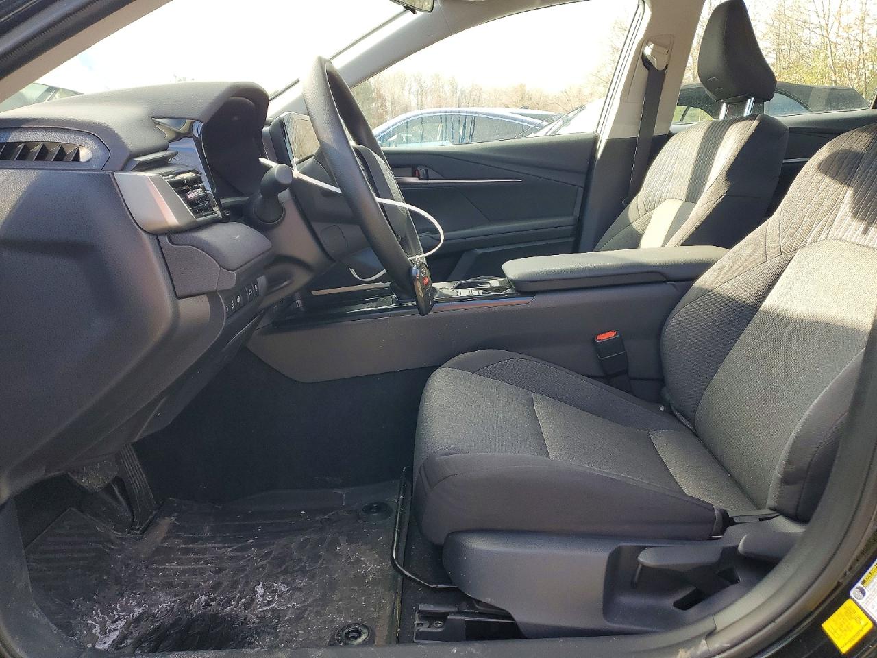 2025 TOYT CAMRY LE photo 7