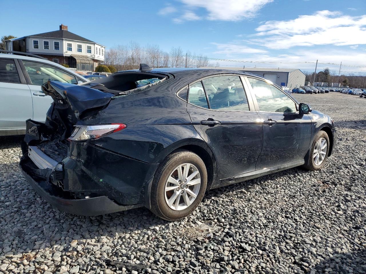 2025 TOYT CAMRY LE photo 3