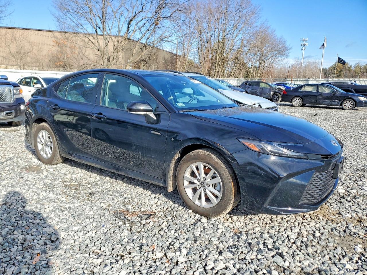 2025 TOYT CAMRY LE photo 4