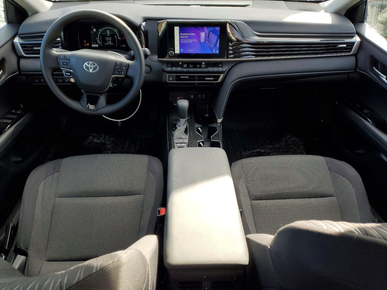 2025 TOYT CAMRY LE photo 8