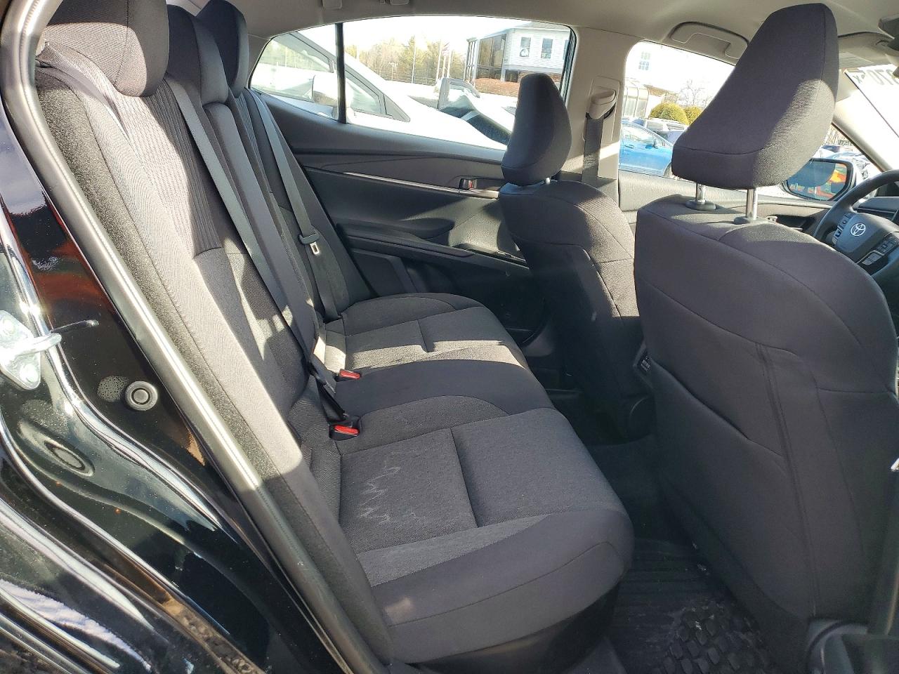 2025 TOYT CAMRY LE photo 10