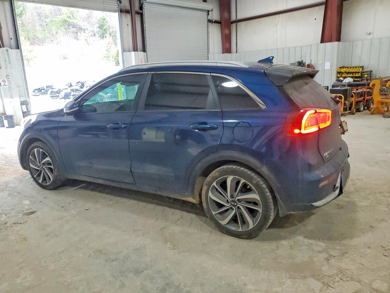 2017 KIA NIRO EX TOURING photo 2