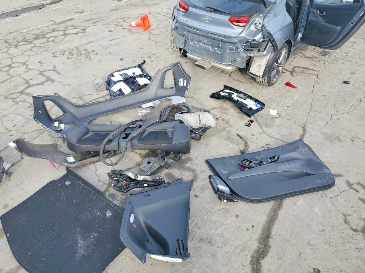 2019 HYUNDAI VELOSTER BASE photo 12