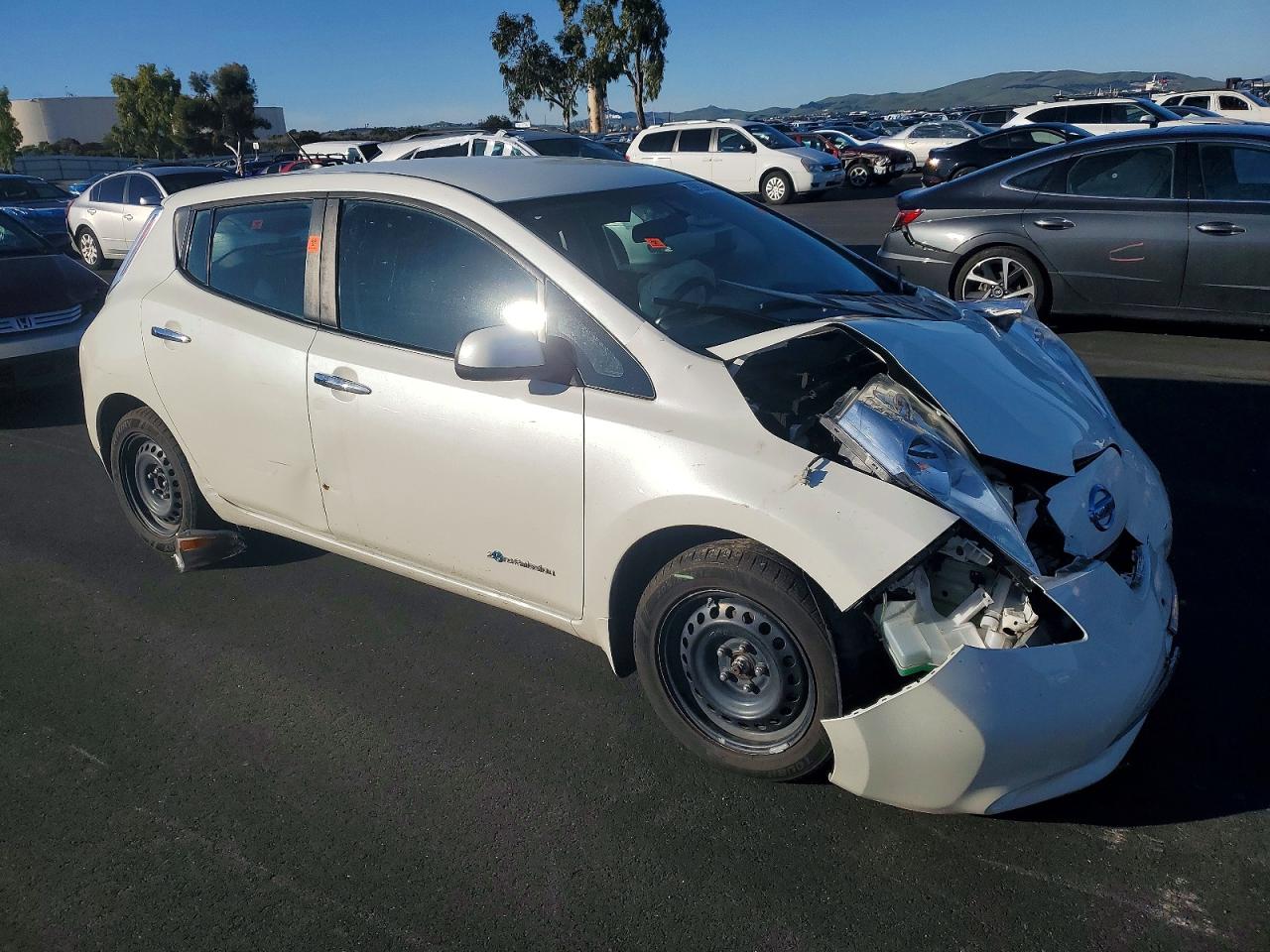 2016 NISSAN LEAF SV photo 7