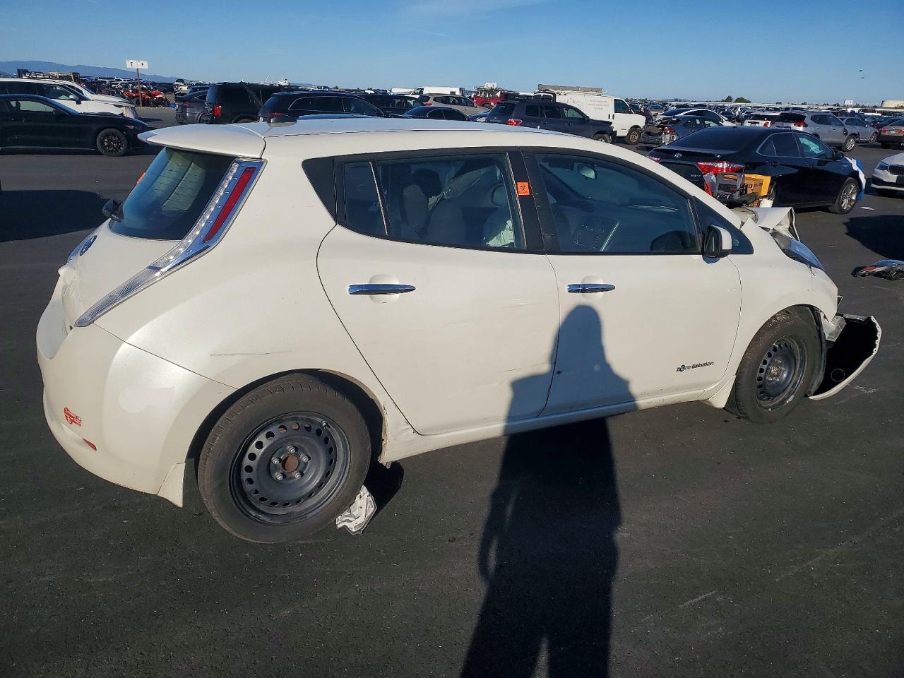 2016 NISSAN LEAF SV photo 5