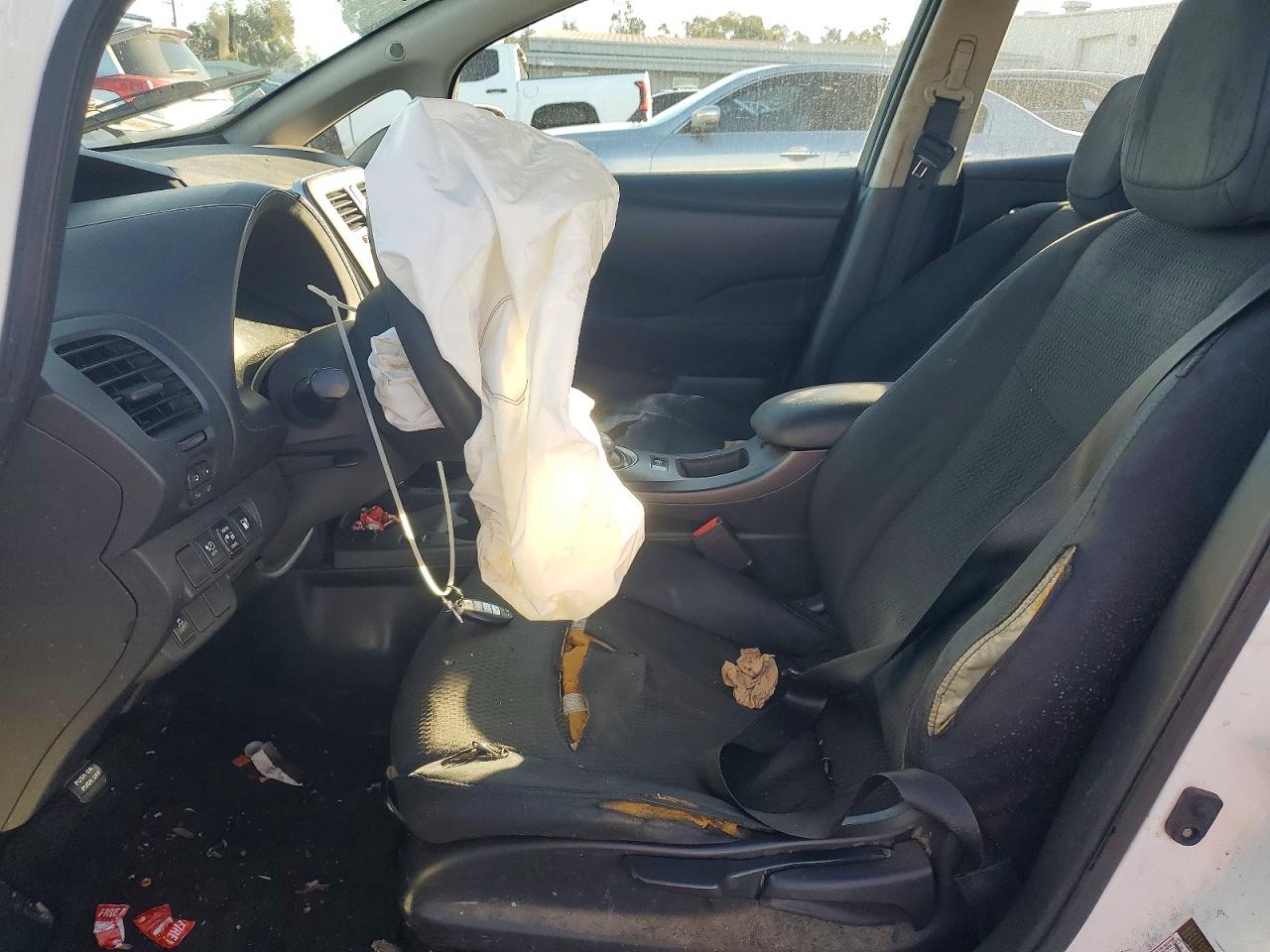 2016 NISSAN LEAF SV photo 13