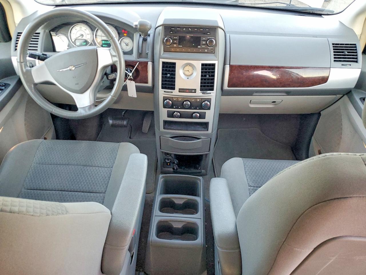 2010 CHRYSLER TOWN & COUNTRY TOURING photo 22