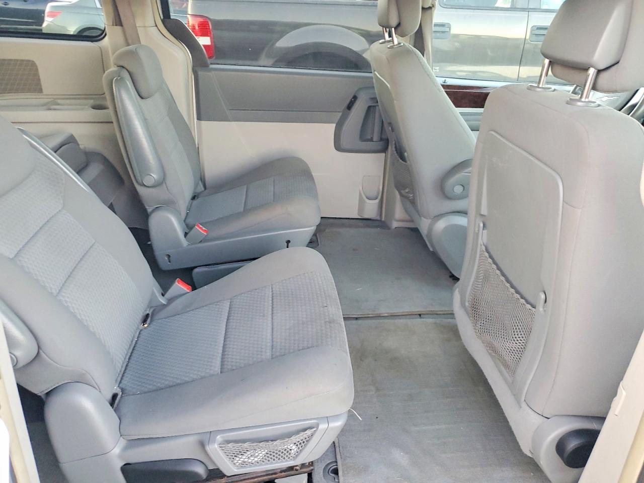 2010 CHRYSLER TOWN & COUNTRY TOURING photo 31