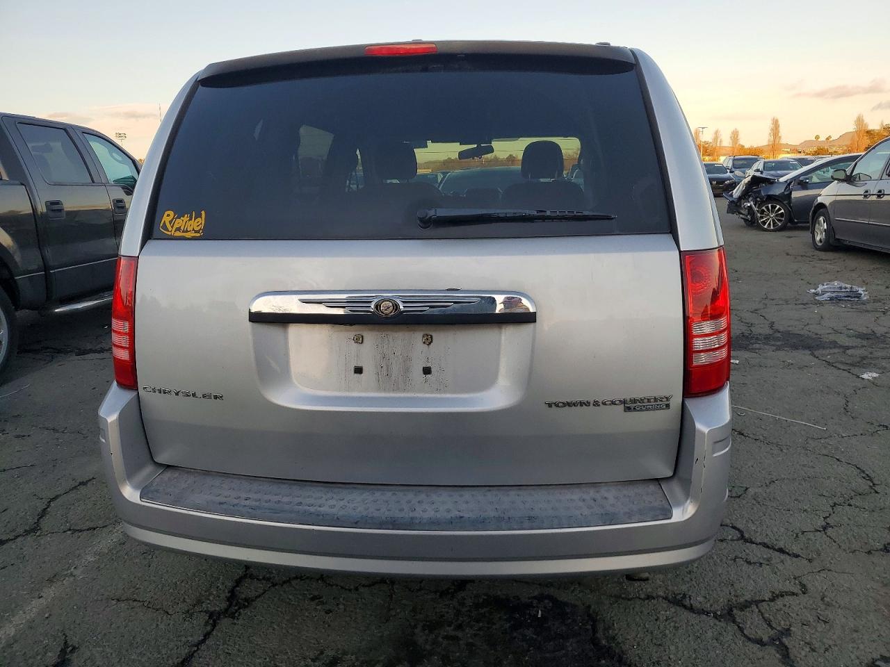 2010 CHRYSLER TOWN & COUNTRY TOURING photo 16
