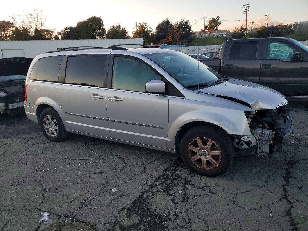 2010 CHRYSLER TOWN & COUNTRY TOURING photo 10
