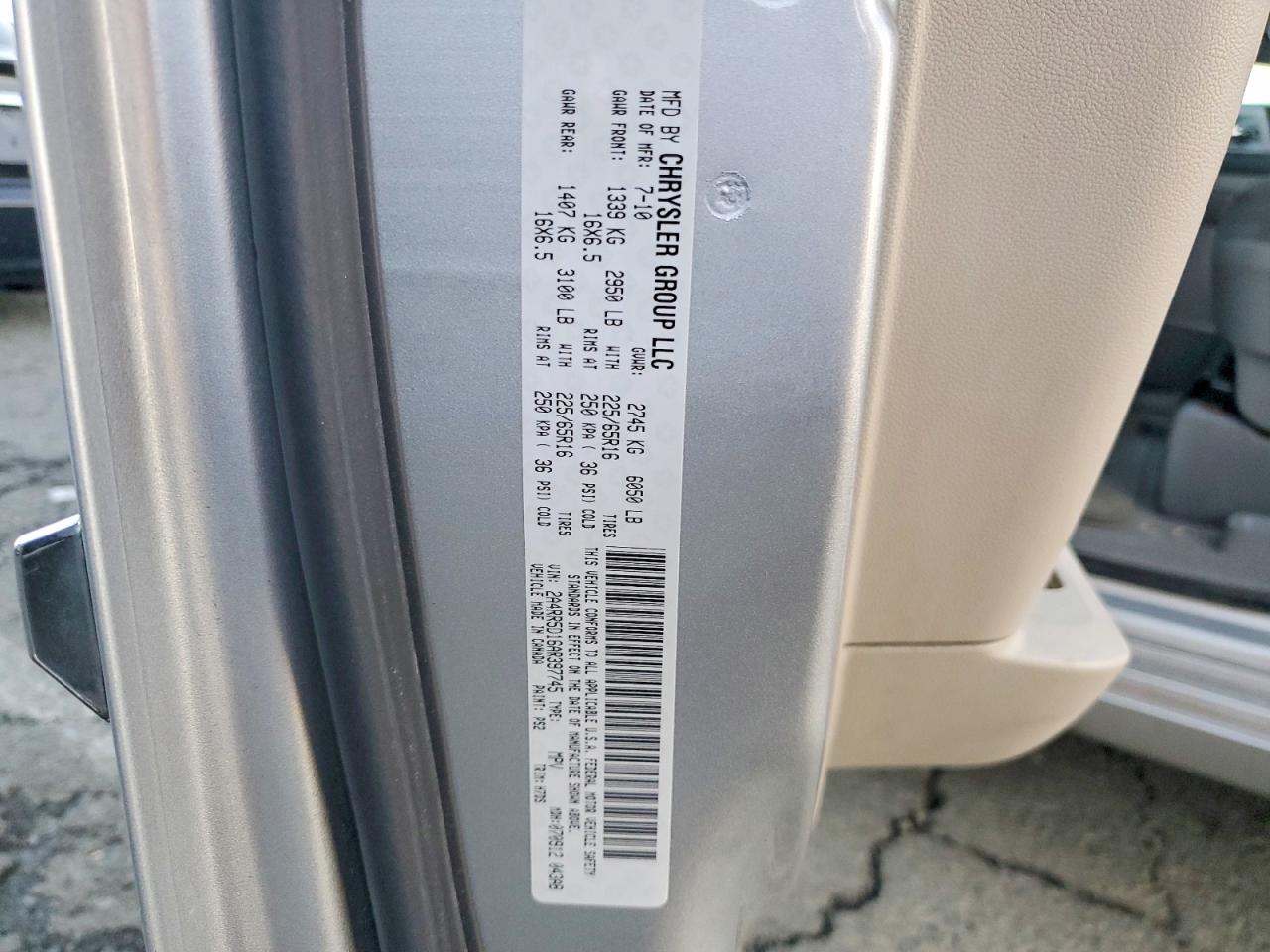 2010 CHRYSLER TOWN & COUNTRY TOURING photo 40