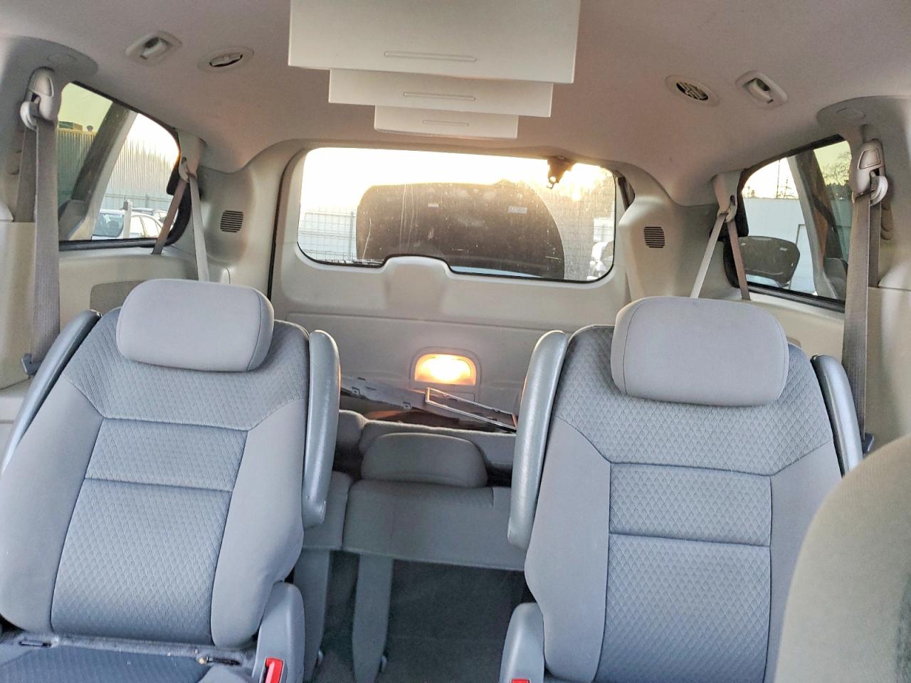 2010 CHRYSLER TOWN & COUNTRY TOURING photo 28