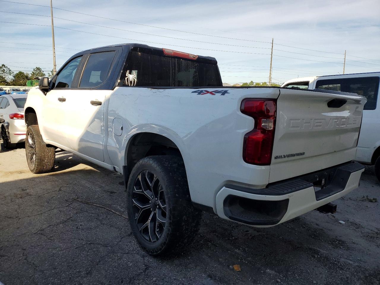 2020 CHEVROLET SILVERADO K1500 photo 2