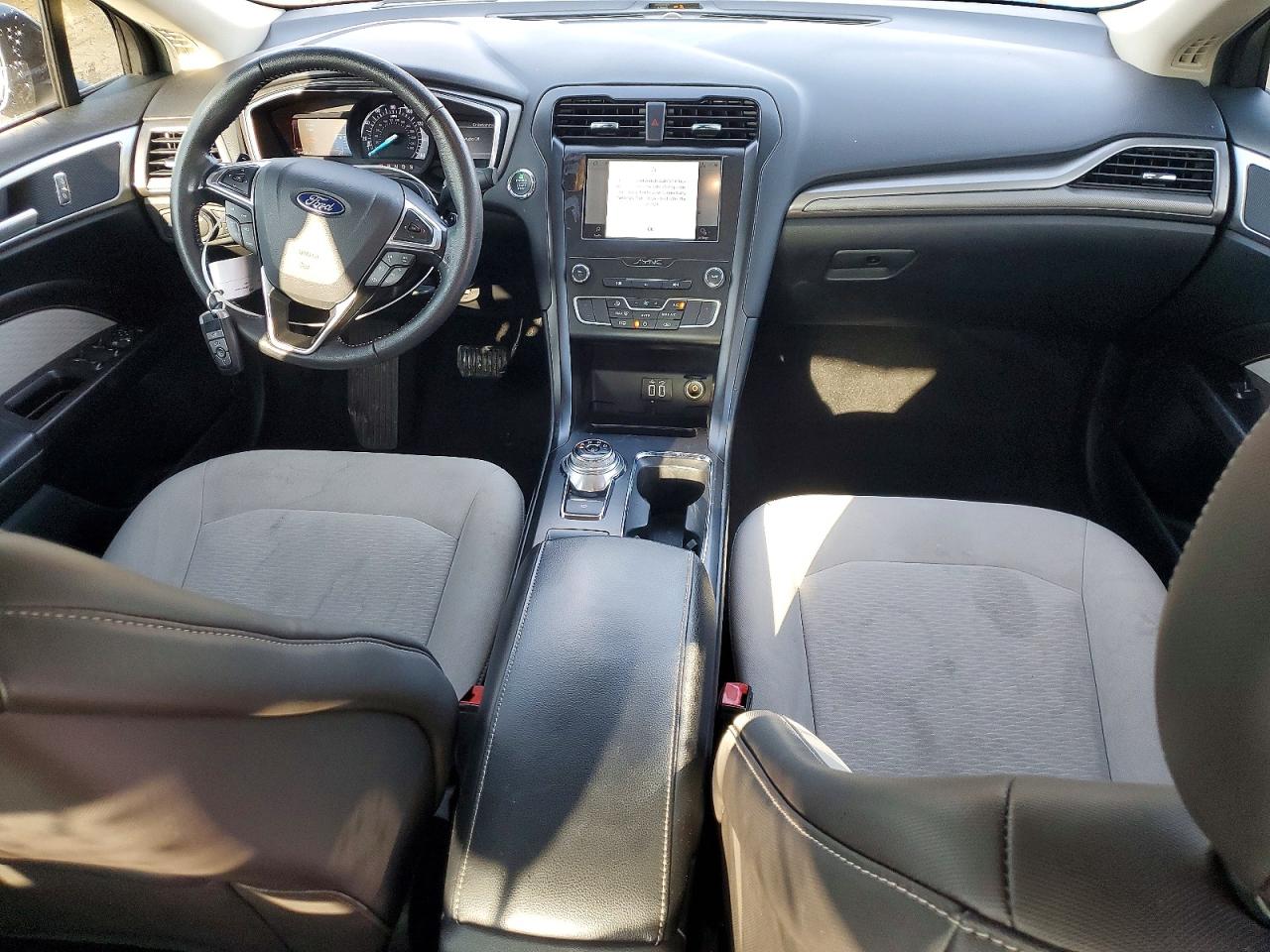 2019 FORD FUSION SE photo 8