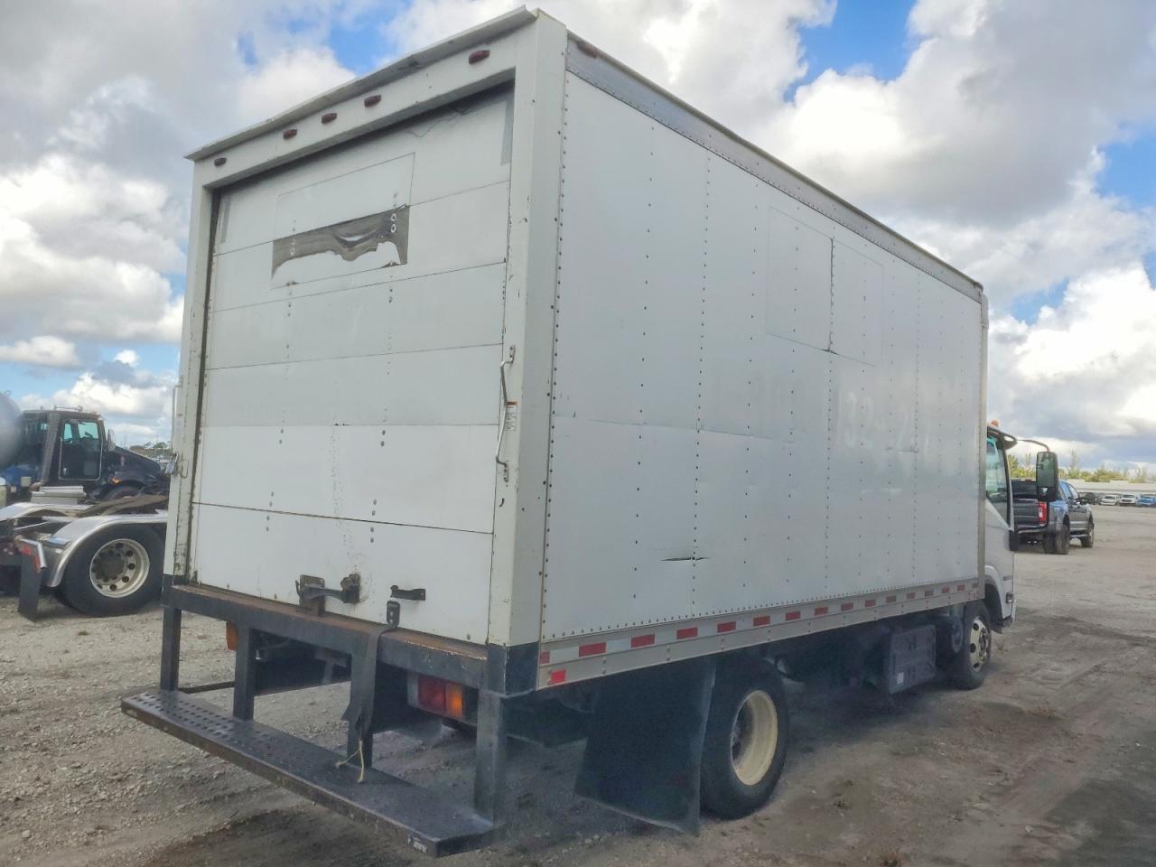 2016 ISUZU NPR - SEMI TRUCK photo 3