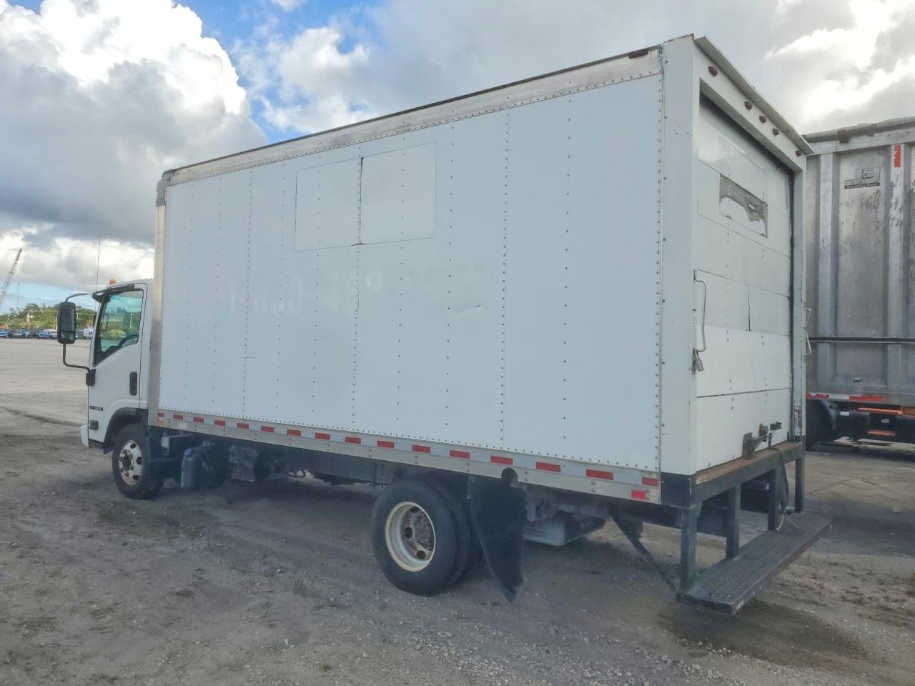 2016 ISUZU NPR - SEMI TRUCK photo 2