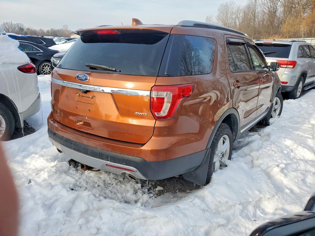 2017 FORD EXPLORER XLT photo 3