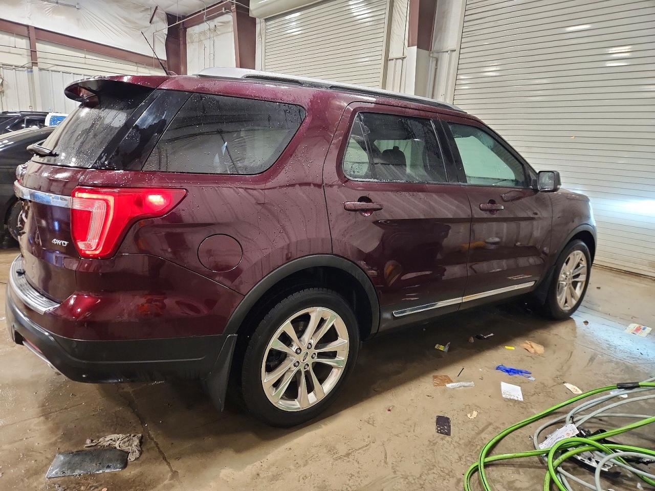 2018 FORD EXPLORER XLT photo 3