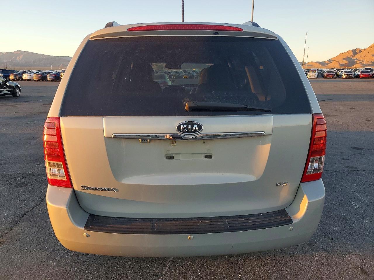 2012 KIA SEDONA EX photo 6